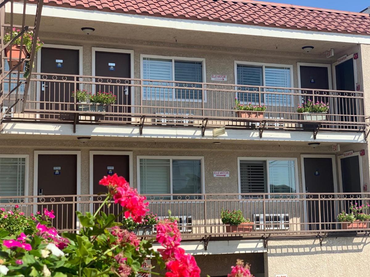 Days Inn By Wyndham Alhambra Ca Екстериор снимка