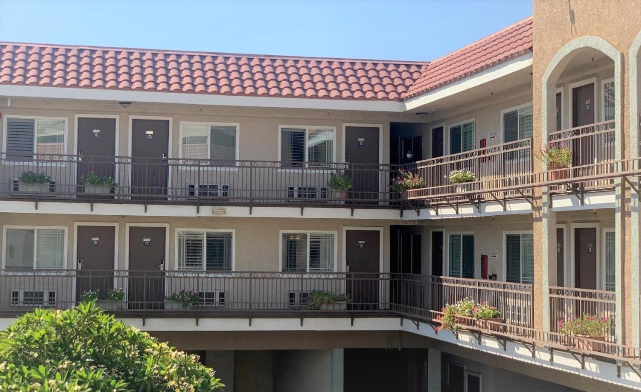 Days Inn By Wyndham Alhambra Ca Екстериор снимка