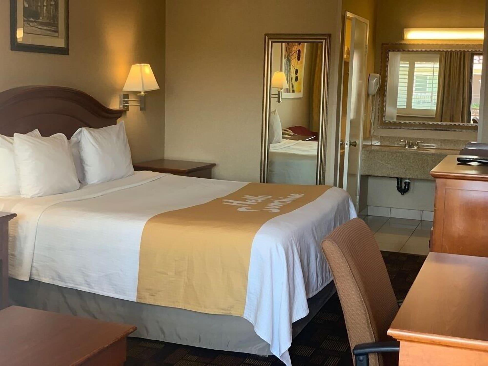 Days Inn By Wyndham Alhambra Ca Екстериор снимка
