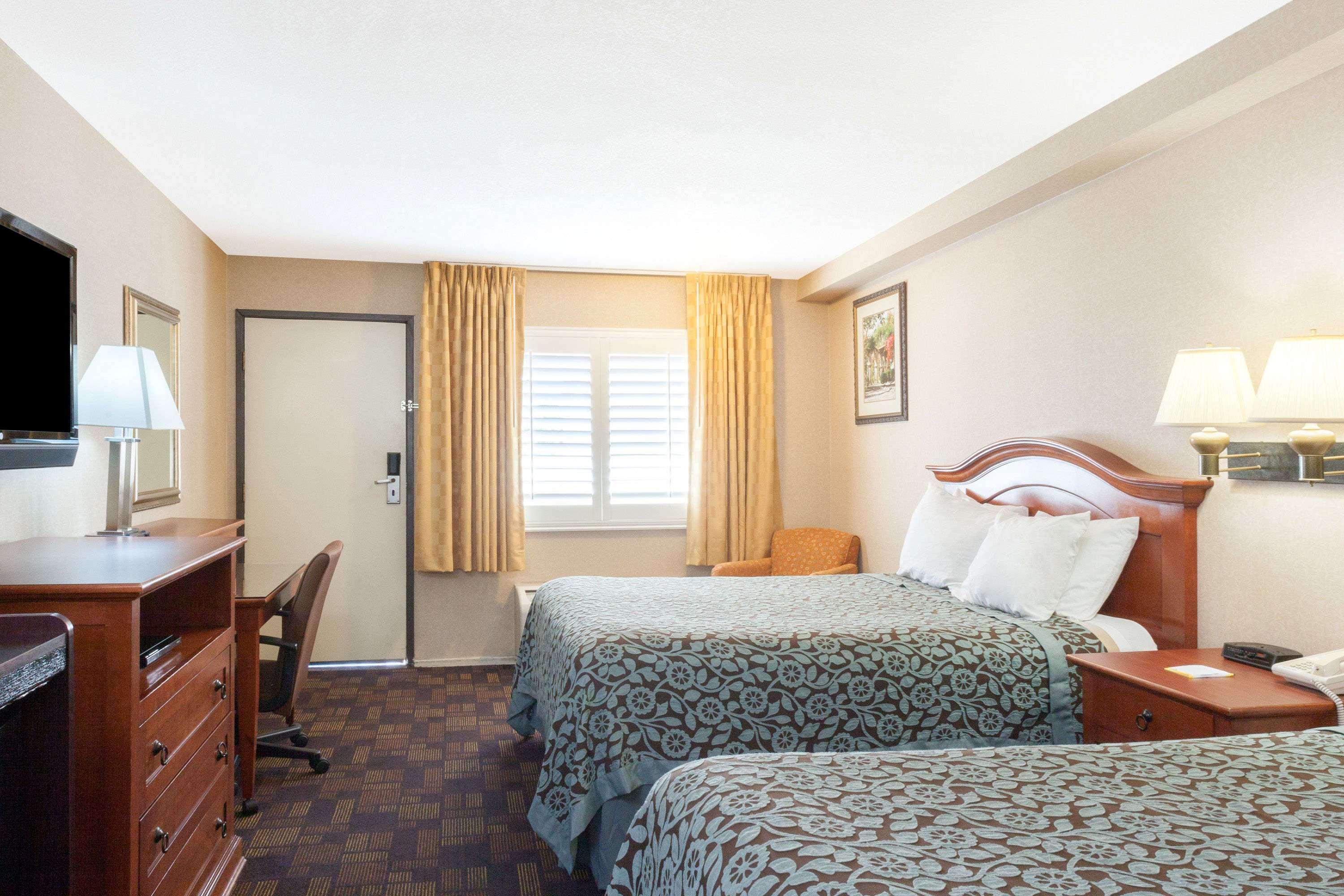 Days Inn By Wyndham Alhambra Ca Екстериор снимка