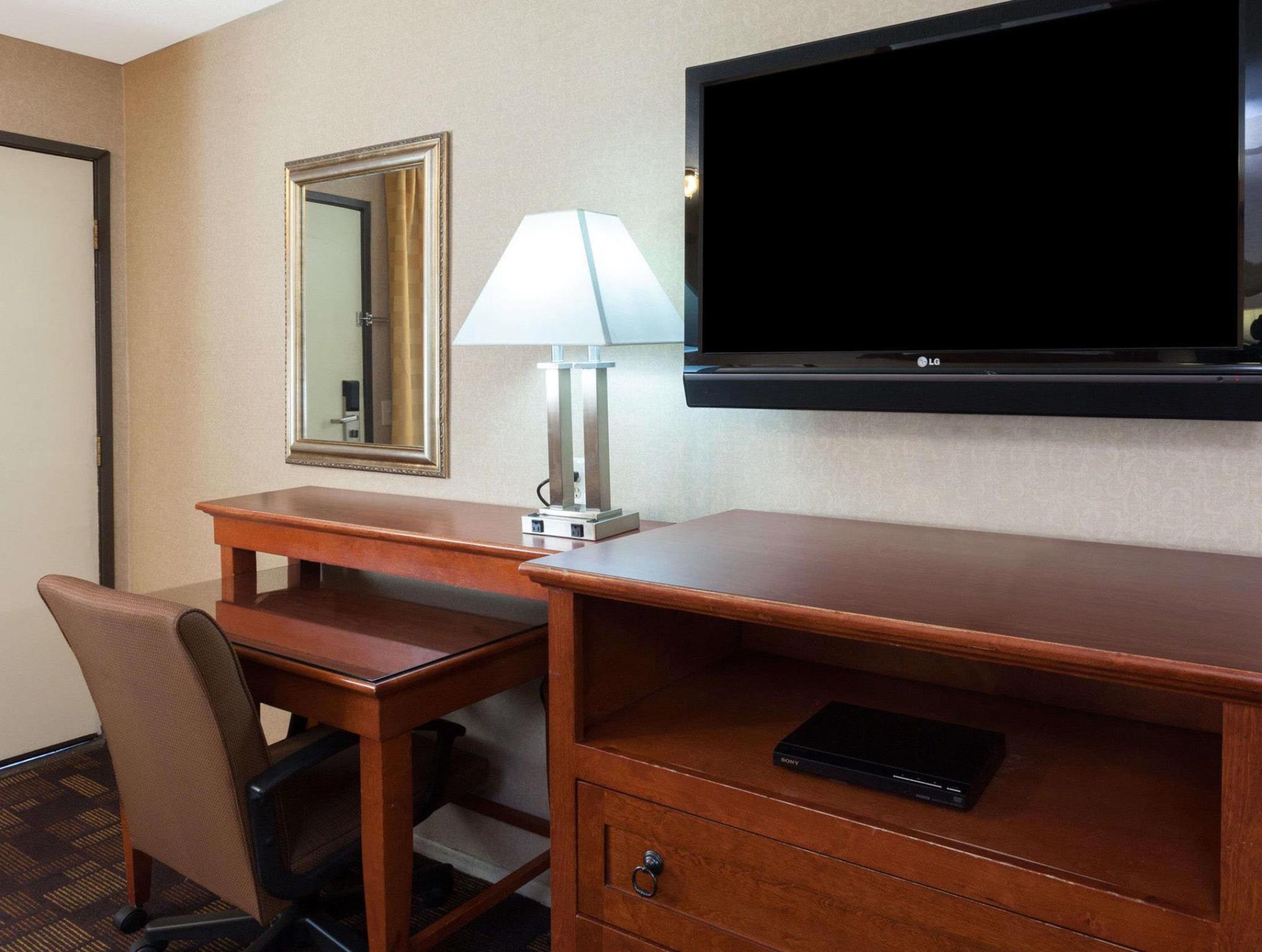 Days Inn By Wyndham Alhambra Ca Екстериор снимка
