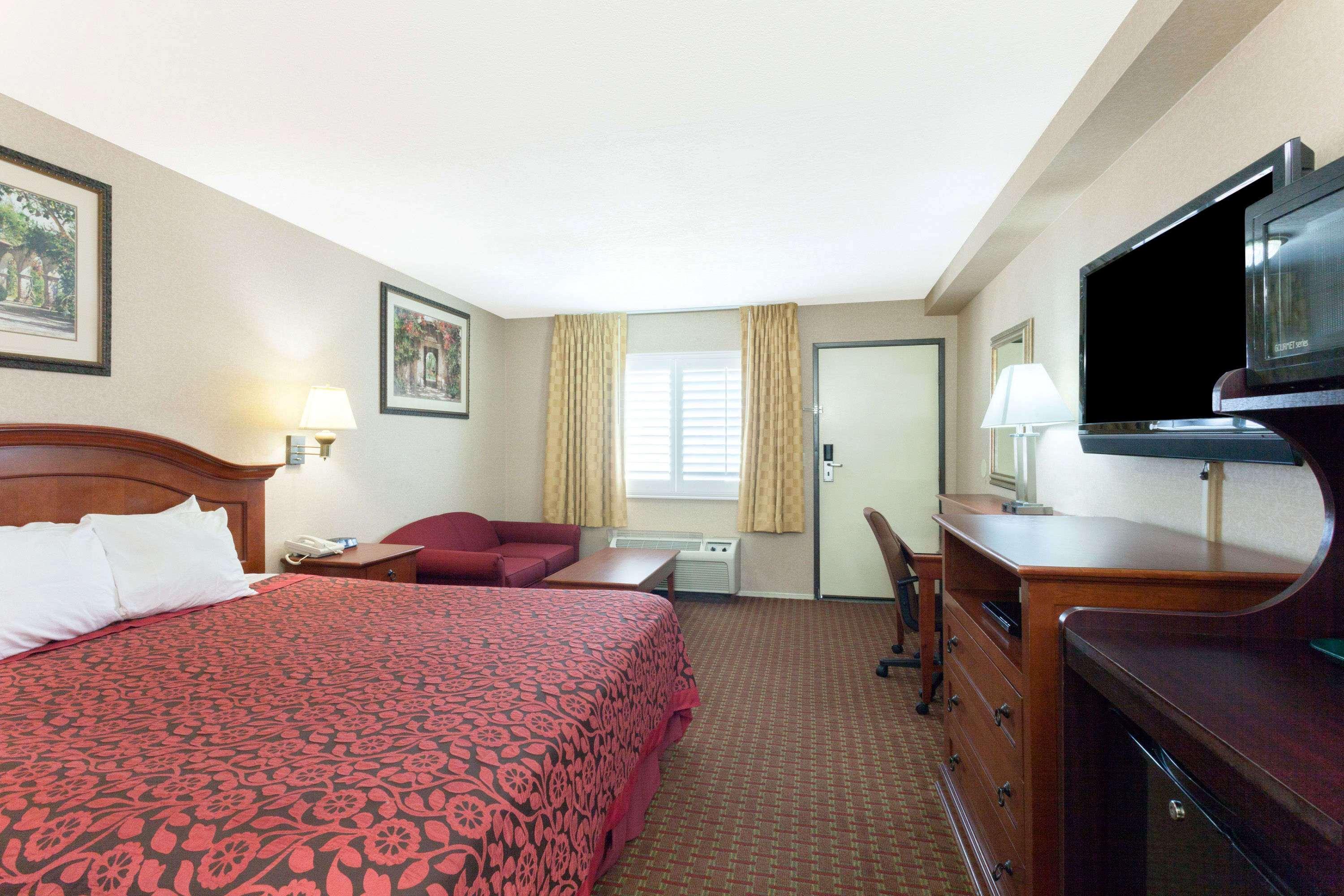 Days Inn By Wyndham Alhambra Ca Екстериор снимка