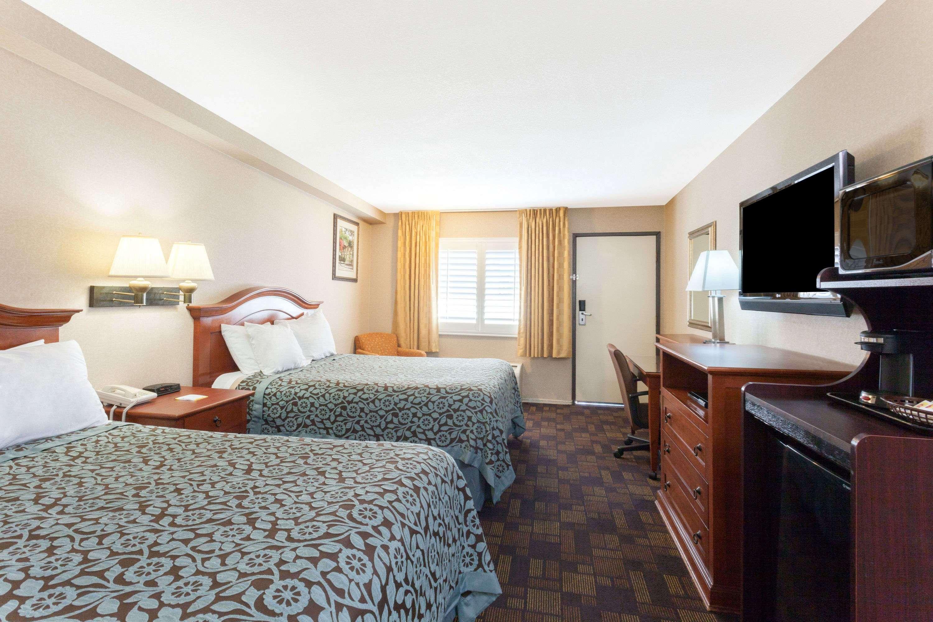 Days Inn By Wyndham Alhambra Ca Екстериор снимка