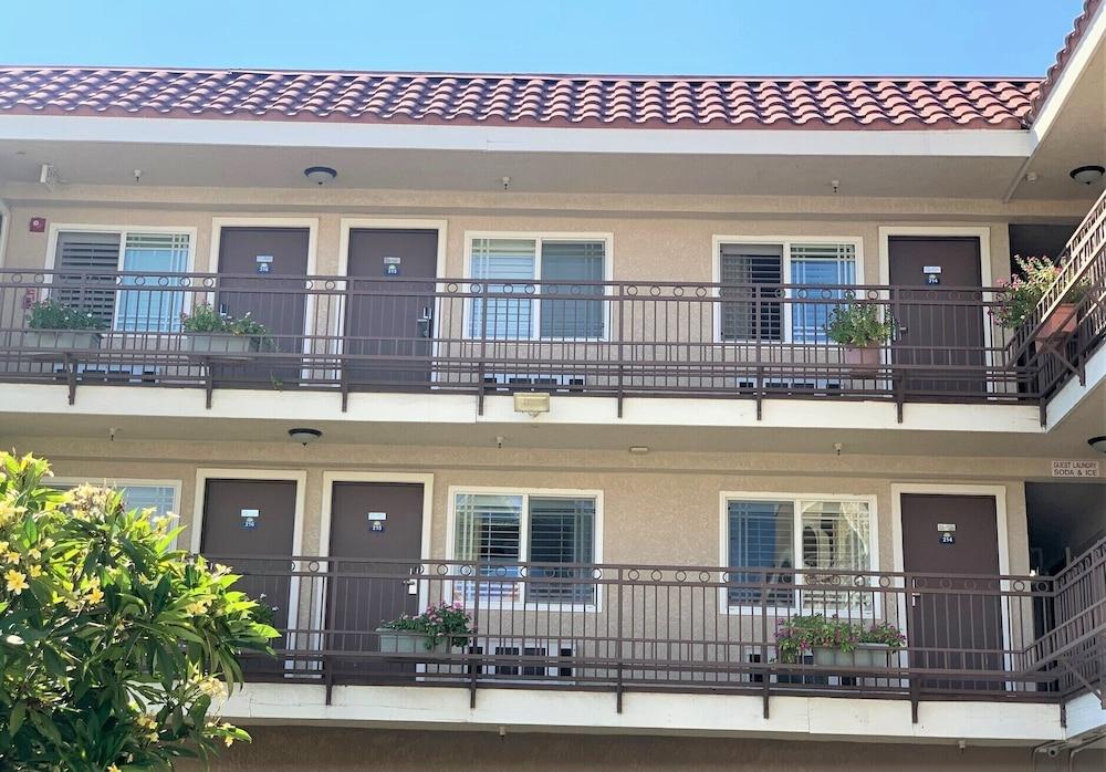 Days Inn By Wyndham Alhambra Ca Екстериор снимка