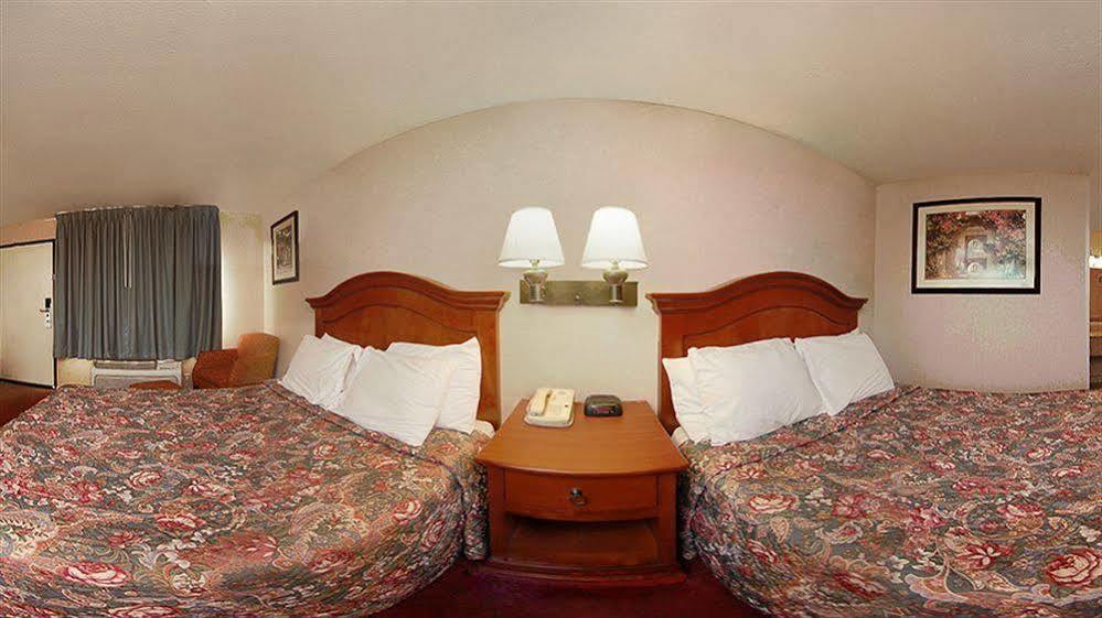Days Inn By Wyndham Alhambra Ca Екстериор снимка